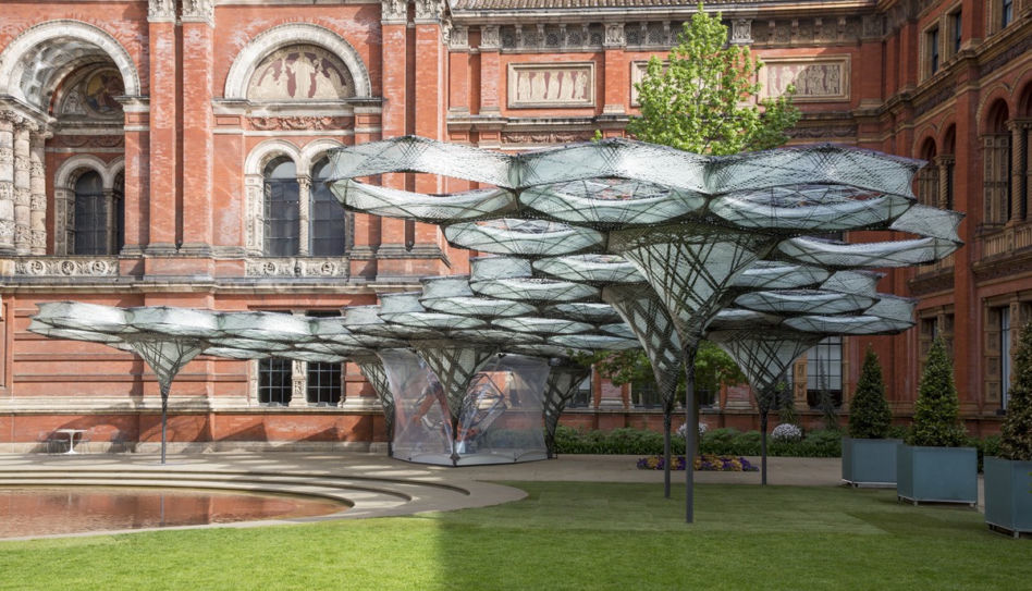 Tymczasowy pawilon w ogrodach Victoria & Albert Museum