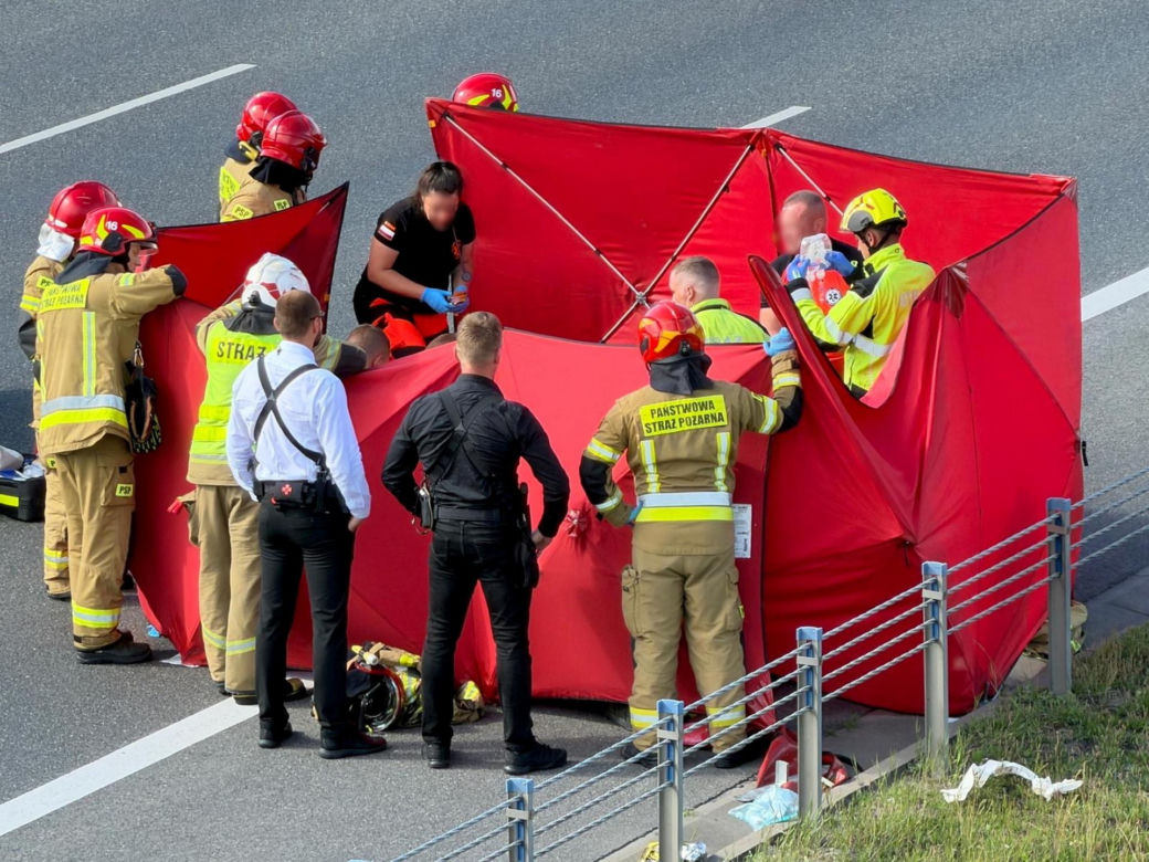 Śmigłowiec LPR na S8. Kobieta potrącona po wyjściu z auta