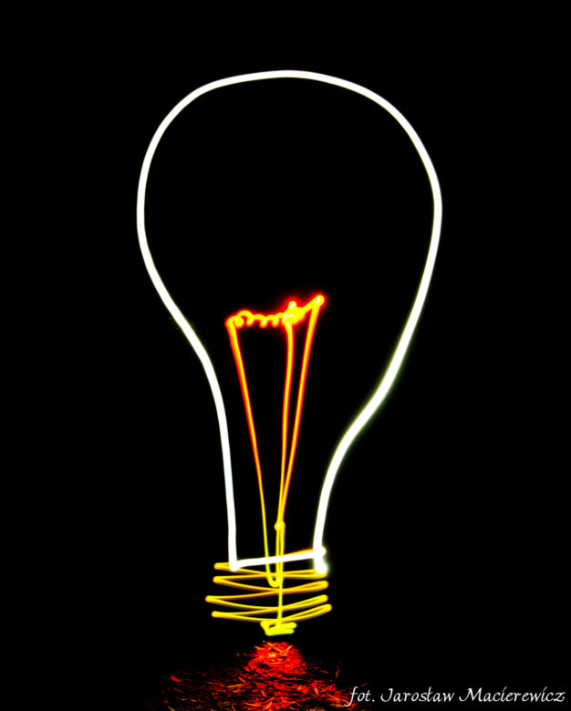 Lightpainting: Tak się maluje światłem latarki!