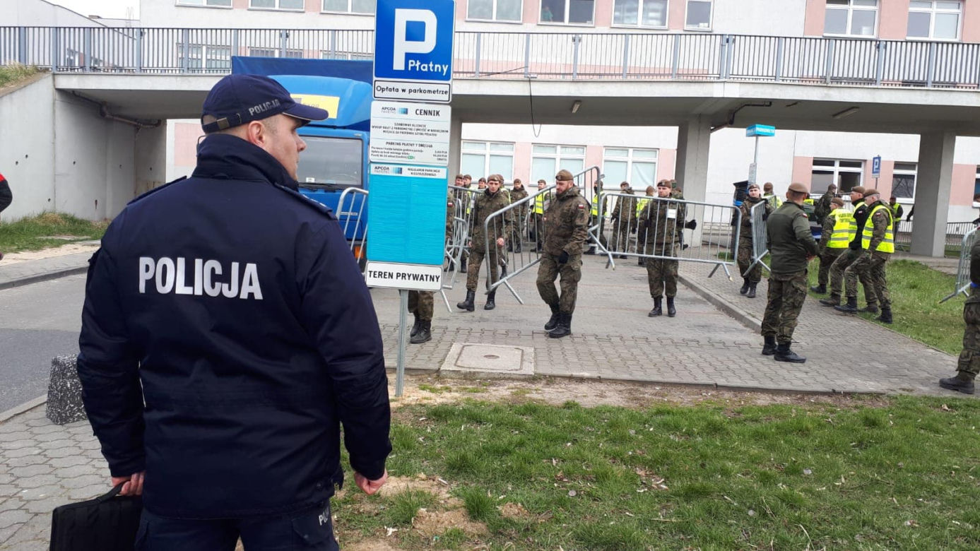 Szpital w Poznaniu staje STREFĄ ZAMKNIĘTĄ! Będzie policja i wojsko!