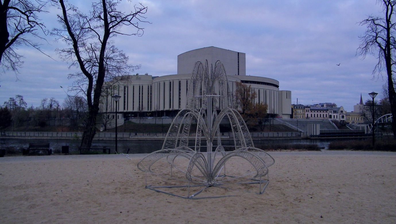 Bydgoszcz stroi się na święta. Kiedy iluminacje oświetlą miasto? [ZDJĘCIA]