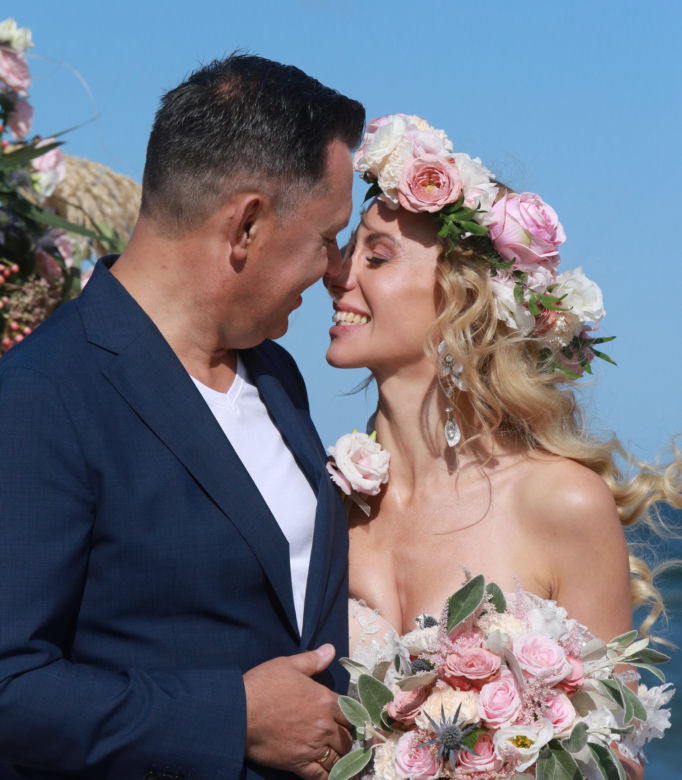 Małgorzata Opczowska wzięła ślub z Jackiem Łęskim na plaży