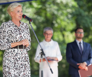Agata Duda opalona