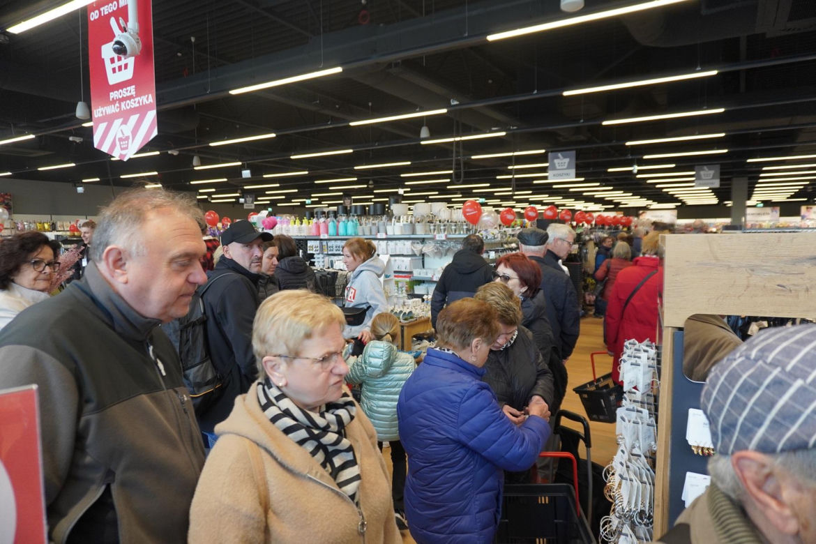 Tłumy na otwarciu Woolworth w Katowicach