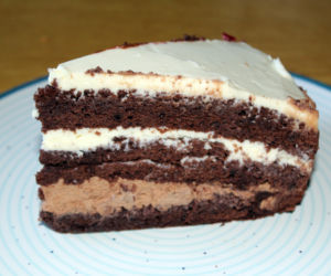 Ciasto Morze Czarne – 5 warstw, które robią efekt „wow” po przekrojeniu. Ten deser znika ze stołu pierwszy