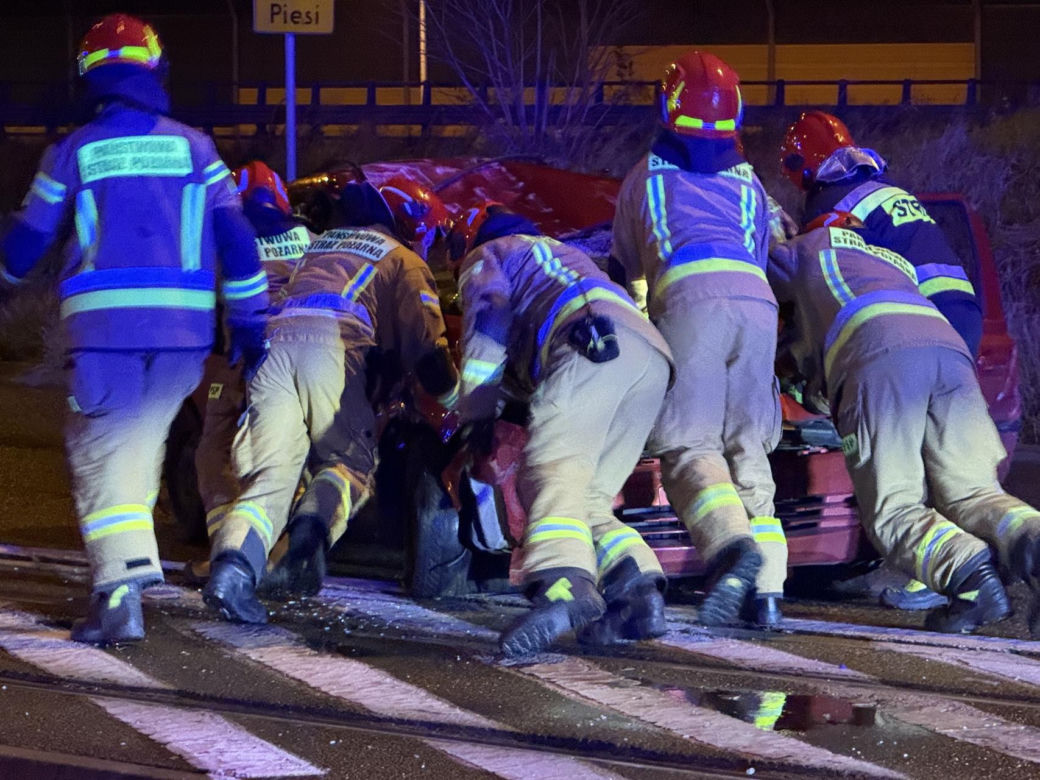 Dachowanie na torach tramwajowych w Warszawie