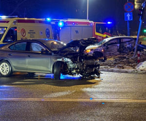 Stłuczka z nieoznakowanym radiowozem w Warszawie. Potężna utrudnienia