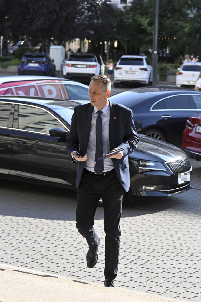 Tusk wezwał na dywanik KO