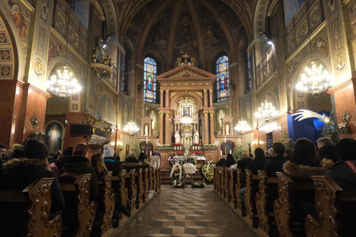 Ciężarną 13-latkę zabił jej 15-letni chłopak. Pogrzeb Patrycji z Bytomia [RELACJA Z UROCZYSTOŚCI]