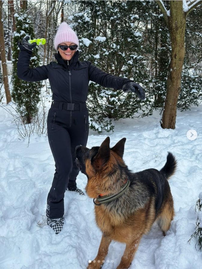 Zima jej nie zatrzymała. Cichopek wygina się na śniegu, a fani nie mogą oderwać wzroku