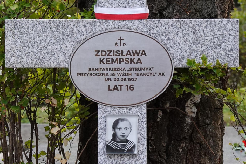Niemcy mordowali je, bo pomagały rannym