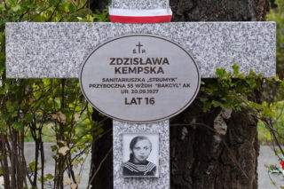 Niemcy mordowali je, bo pomagały rannym