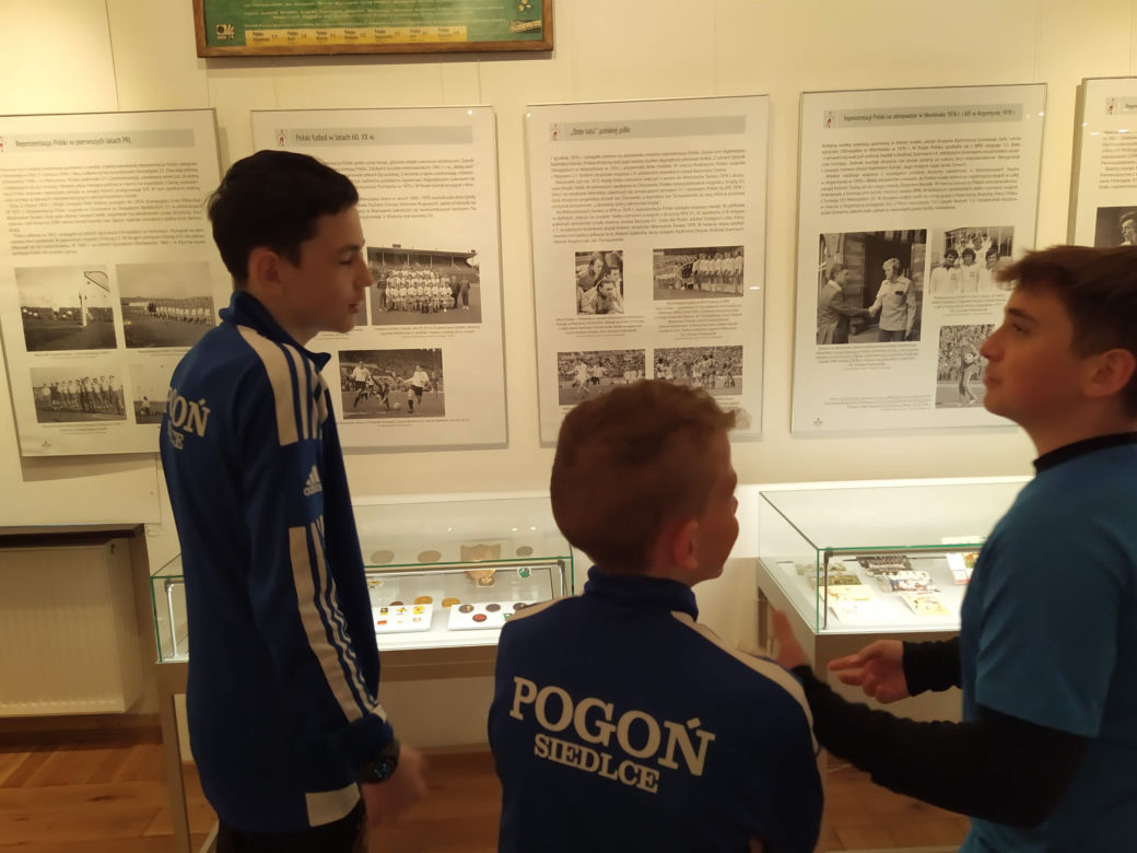 Zdjęcia z otwarcia wystawy o historii piłki nożnej w siedleckim Muzeum Regionalnym