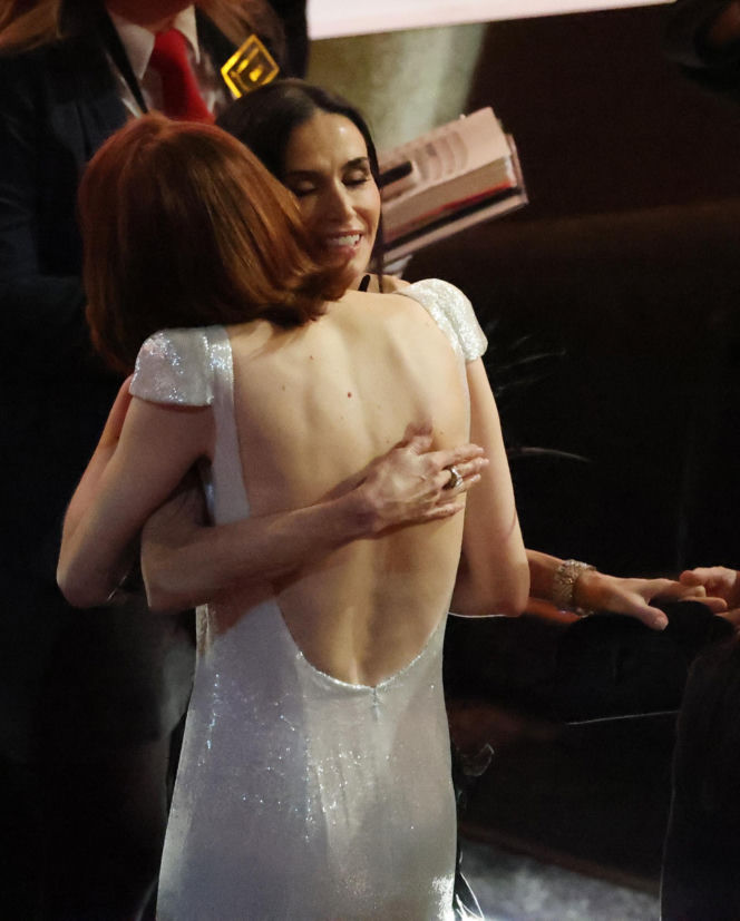 Demi Moore zachwyciła w kreacji na Oscarach. Nie wygląda na 63 lata
