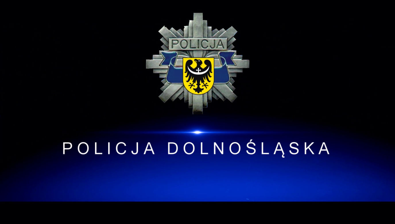 Sadysta rzucił psem przez ogrodzenie schroniska! Wszystko się nagrało. 