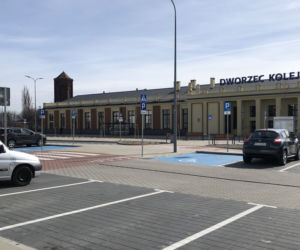 Kalisz w obliczu koronawirusa: opustoszałe sklepy, kolejki przed bankami, mieszkańcy zdystansowani