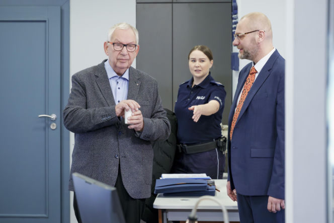 "Sprawiedliwi - Wydział Kryminalny", odcinek 1000: Anonimowy telefon podważa winę skazanego na dożywocie mordercy. Policja dokonuje makabrycznego odkrycia