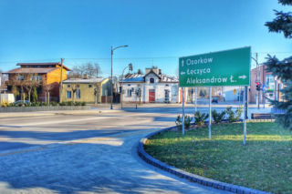 To najmłodsze miasto w województwie łódzkim. Zachwyca najpiękniejszym rynkiem w regionie