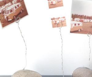 DIY: Pamiątki z podróży - jak je eksponować? Podstawki do zdjęć z kamieni