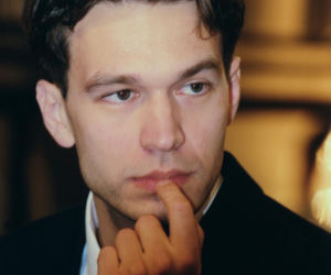 Michał Żebrowski od lat wciela się w Falkowicza w Na dobre i na złe. Już na początku kariery aktorskiej był bożyszczem kobiet [GALERIA]