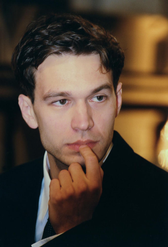 Michał Żebrowski od lat wciela się w Falkowicza w "Na dobre i na złe". Już na początku kariery aktorskiej był bożyszczem kobiet [GALERIA]