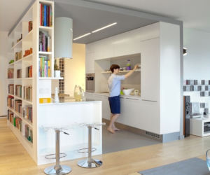 Łączona zabudowa meblowa kuchenno-biblioteczna