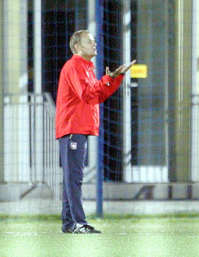 Donald Tusk gra w piłkę