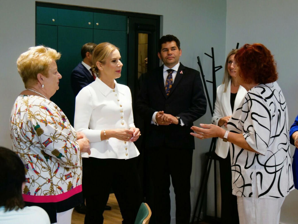 Marta Nawrocka śpiewała i gotowała z seniorami w Stalowej Woli