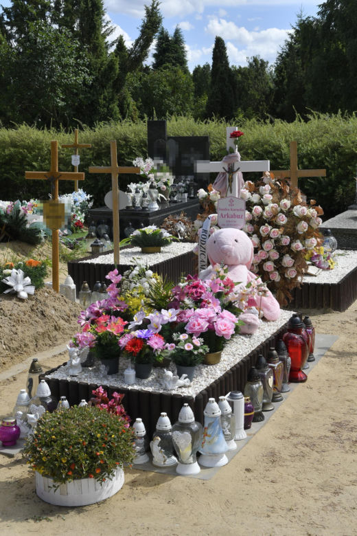 Sandrę pokonał guz mózgu. Miała zaledwie 6 lat. Widok jej grobu łamie serce [ZDJĘCIA]