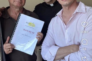 Ranczo. ksiądz Maciej (Mateusz Rusin), Duda (Piotr Ligenza), Witebski (Jacek Kawalec)
