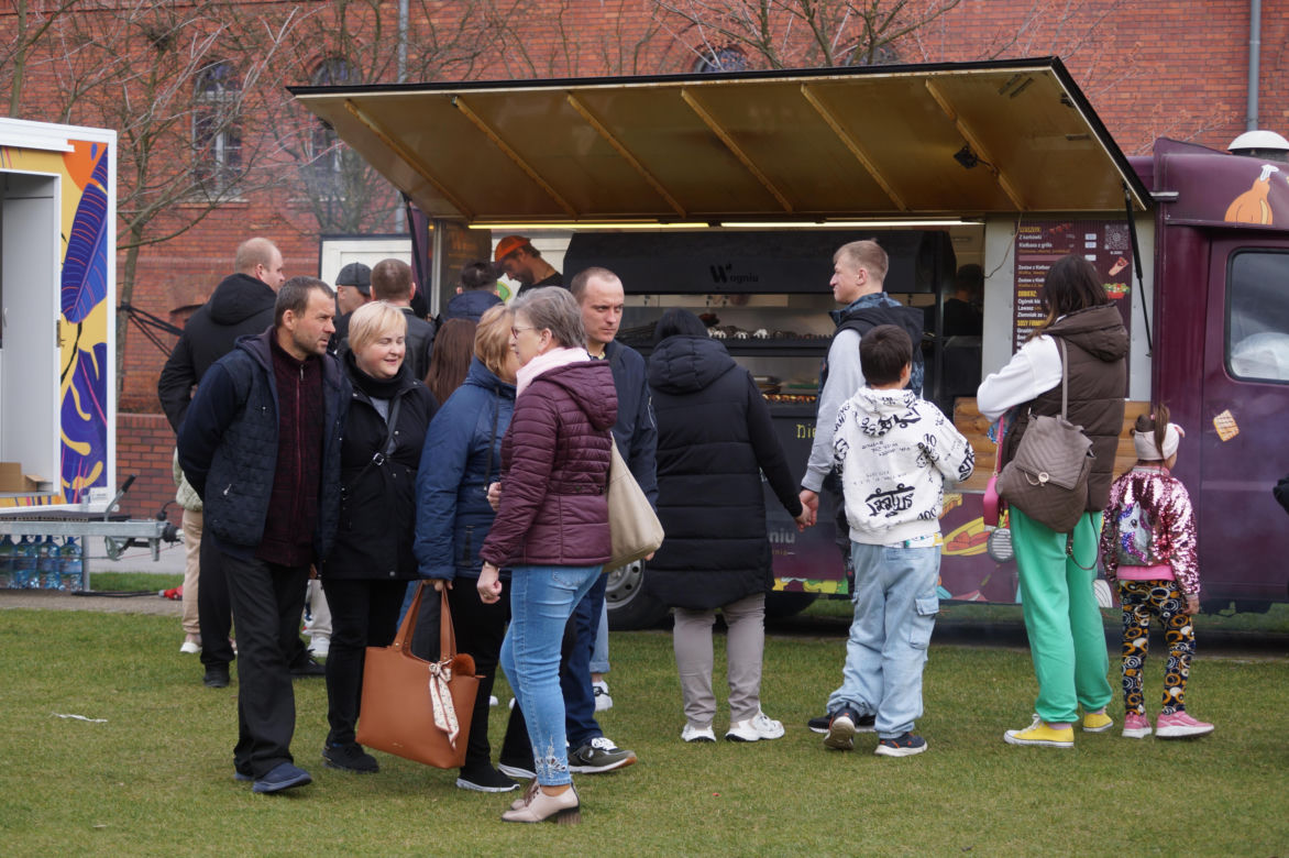 Knajpy na kółkach zaparkowały w Bydgoszczy. Za nami kolejne spotkanie z food truckami [ZDJĘCIA]