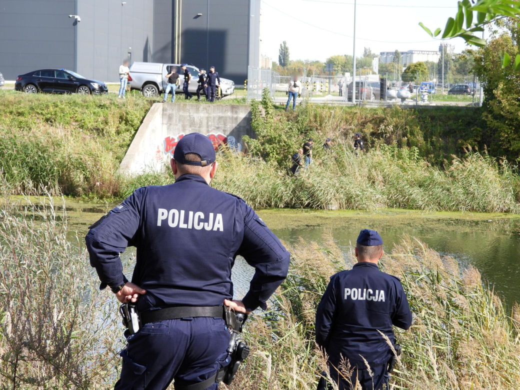 Poszukiwany i z zakazami po pościgu dał nura w trzciny. „W Polsce już nic nie można!”