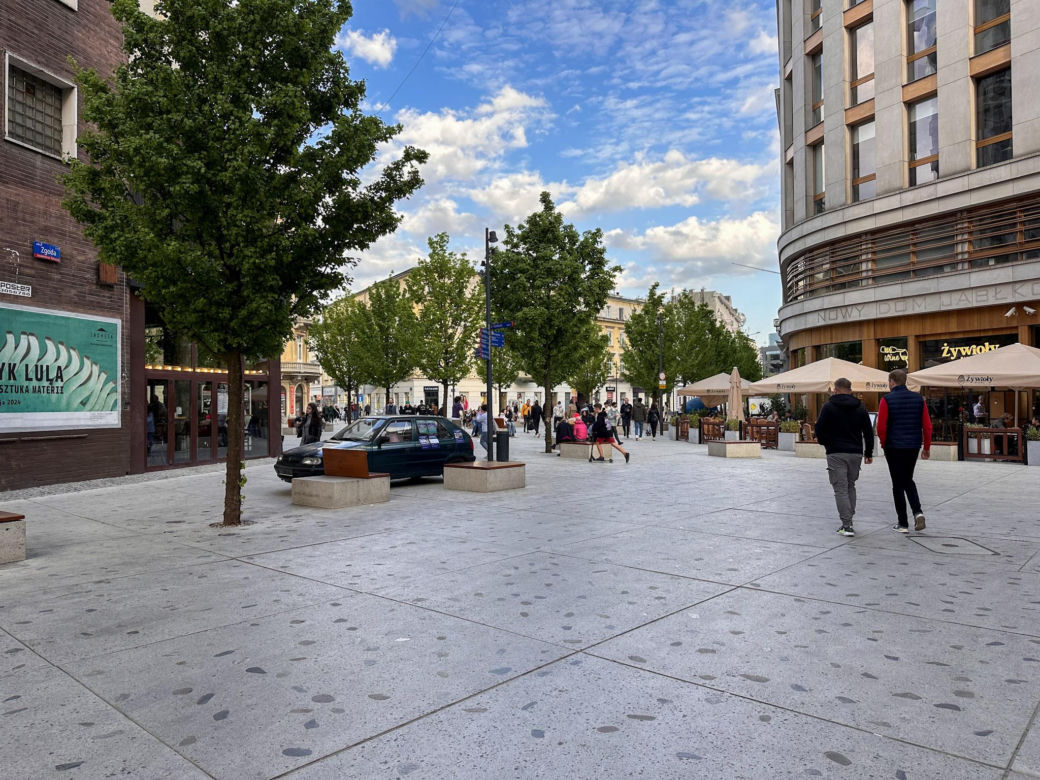 Akcja Miejskiej Agendy Parkingowej na placu Pięciu Rogów w Warszawie