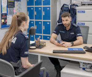 Policjantki i Policjanci, odcinek 1387: makabryczne odkrycie w busie prowadzi policjantów na plan horroru, gdzie fikcja miesza się z przerażającą rzeczywistością