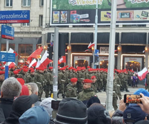 Biało-czerwony marsz na ulicach Warszawy