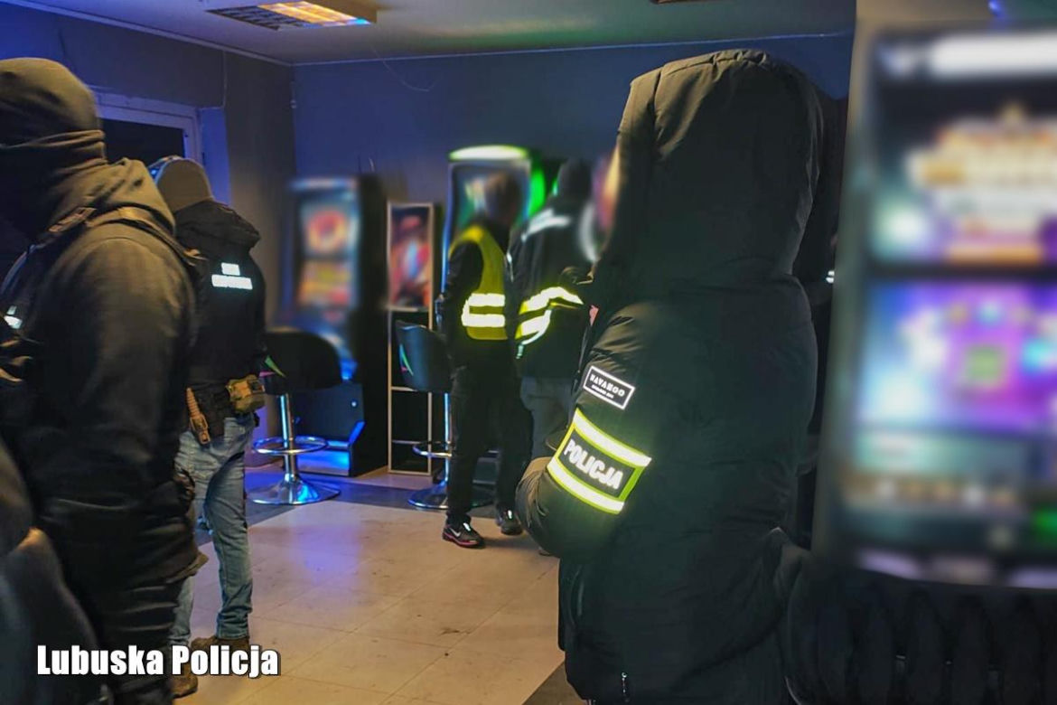 Szemrany biznes na dawnej stacji paliw