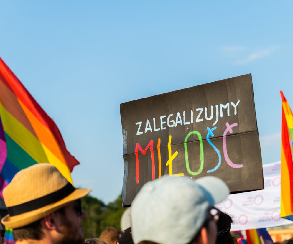 Marsz Równości w Krakowie - tłumy na wydarzeniu pod hasłem Zaczerpnąć tchu.