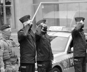 Tak policjanci z Poznania oddali hołd asp. Michałowi Kędzierskiemu. Wzruszające wideo i zdjęcia