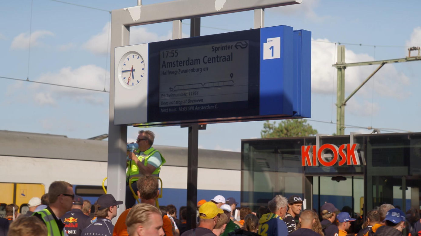 Kadry z serialu „Stacja Amsterdam”