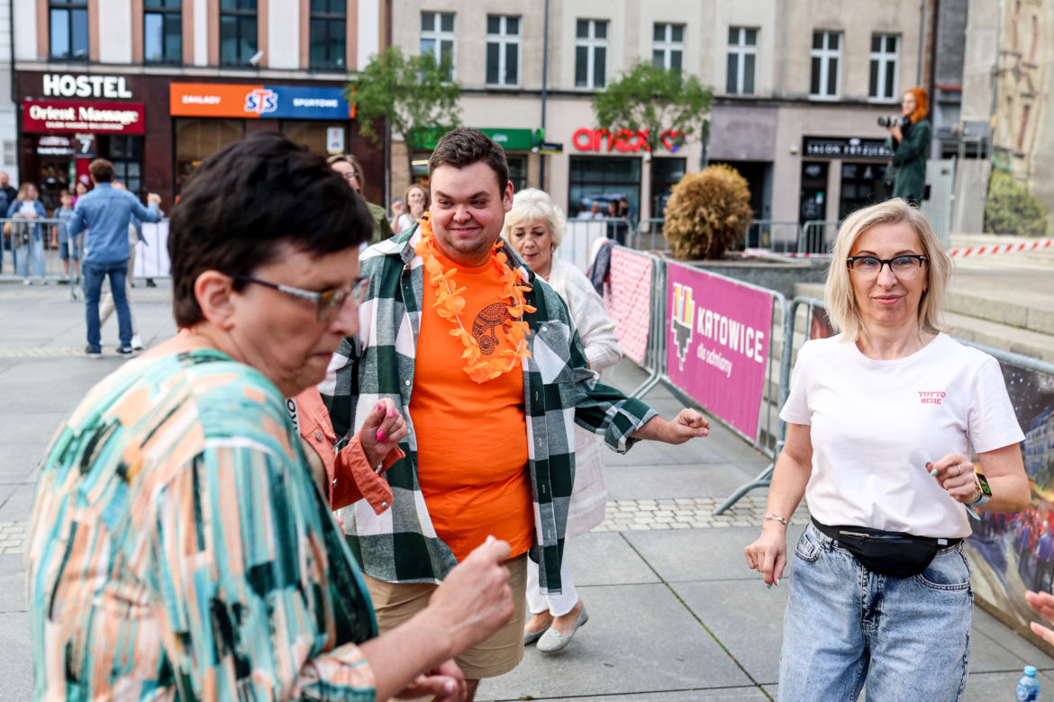 Potańcówka przed Teatrem Śląskim w Katowicach 