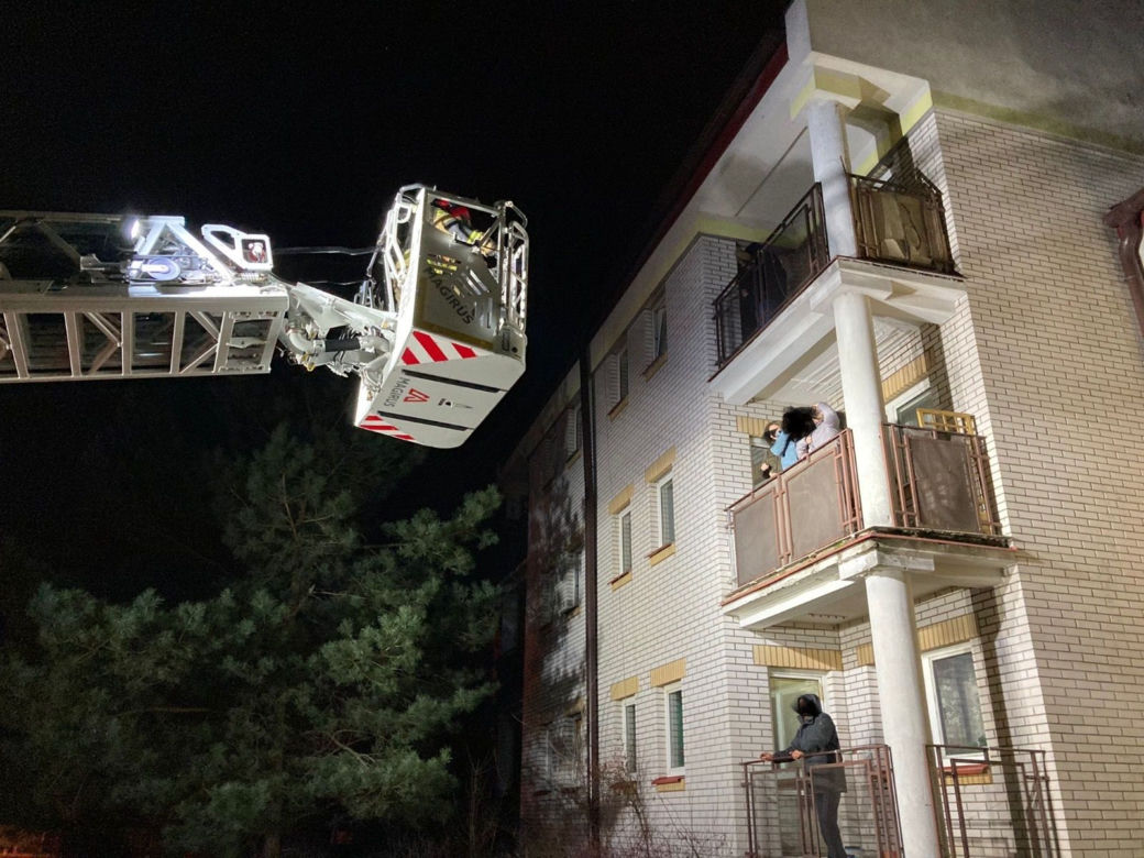 Pożar w bloku przy ul. Barszczańskiej w Białymstoku [22.02.23]