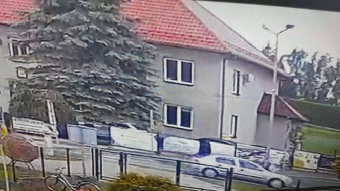 86-latek z impetem wjechał w dziecko! Pokazali wszystko na nagraniu. Włosy stają dęba