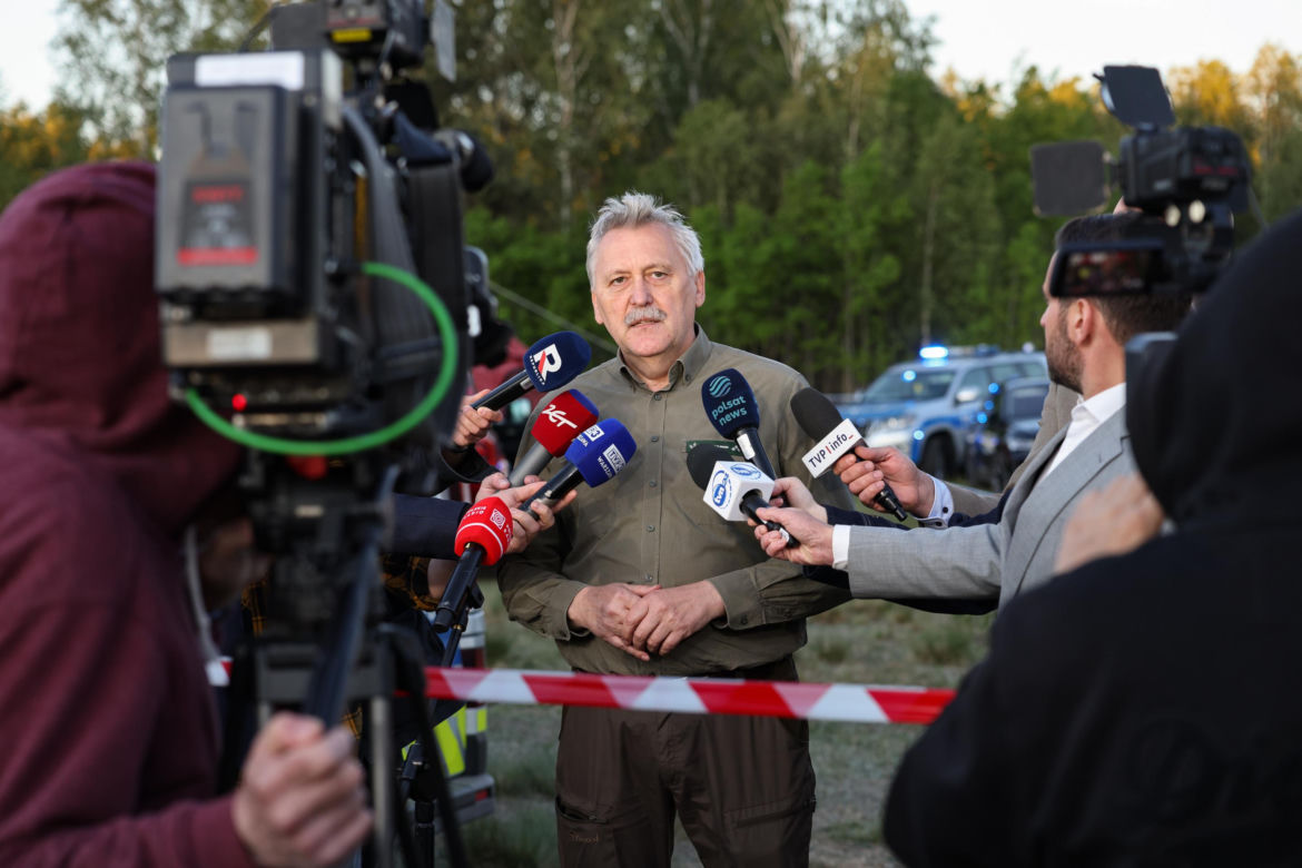Wielki pożar pod Warszawą. Strażacy walczą z żywiołem