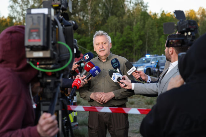 Wielki pożar pod Warszawą. Strażacy walczą z żywiołem
