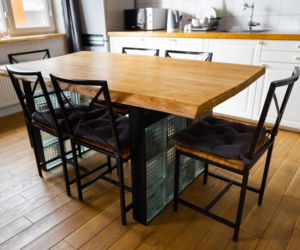 Solidny i ponadczasowy mebel. Ile kosztuje dębowy stół na zamówienie?