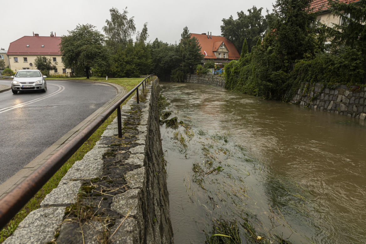 Prawie 500 interwencji straży pożarnej, 100 podtopionych gospodarstw 