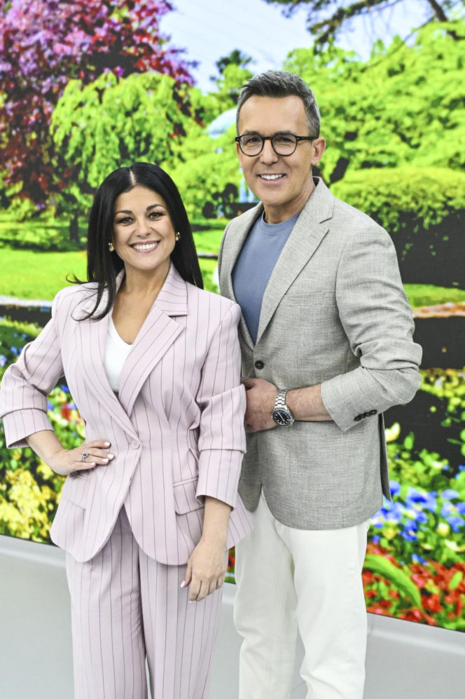 Garnitur Kasi Cichopek idealnie sprawdzi się na Komunię. Ten kolor idealnie wpisuje się w wiosenne trendy