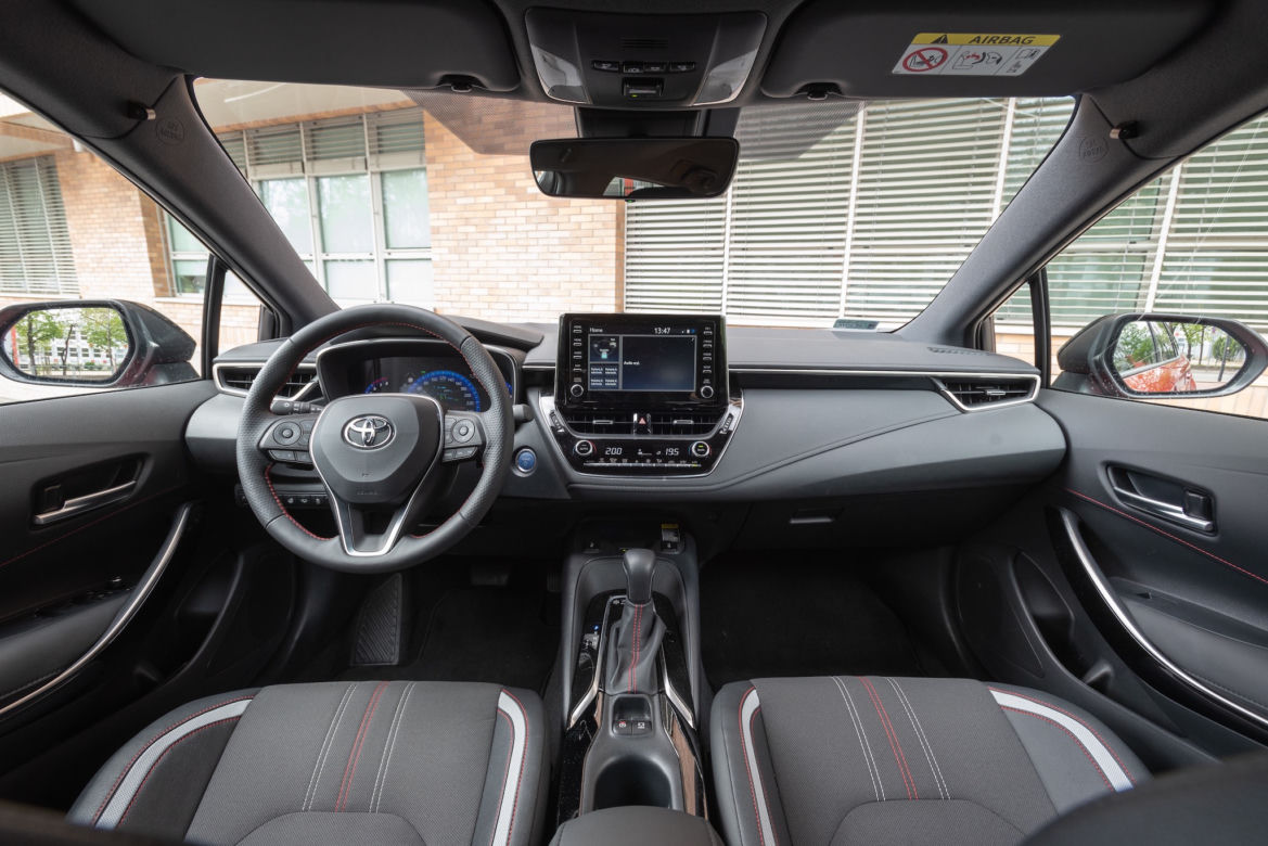 Toyota Corolla TS Kombi GR Sport 2.0 Hybrid 180 KM e-CVT 