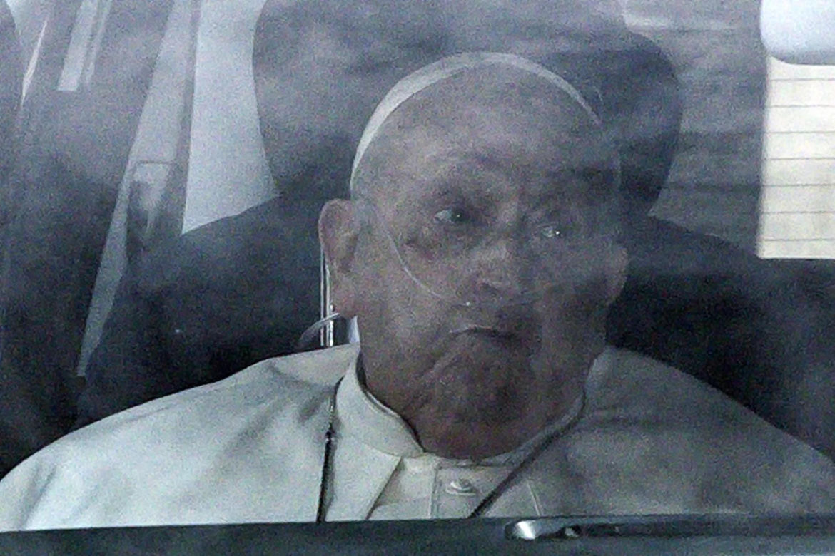Papież Franciszek opuścił szpital po 37 dniach