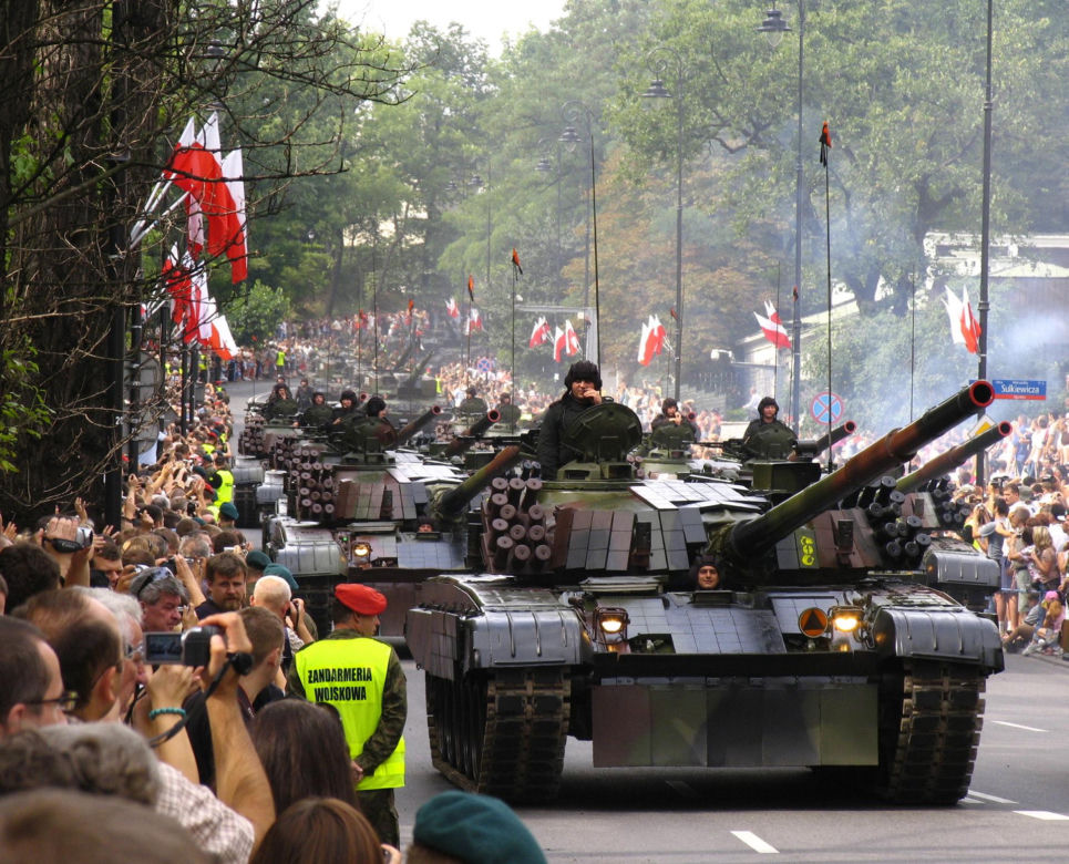 Wielka defilada w Warszawie. To Lech Kaczyński rozpoczął wojskowe pokazy w 2007 roku